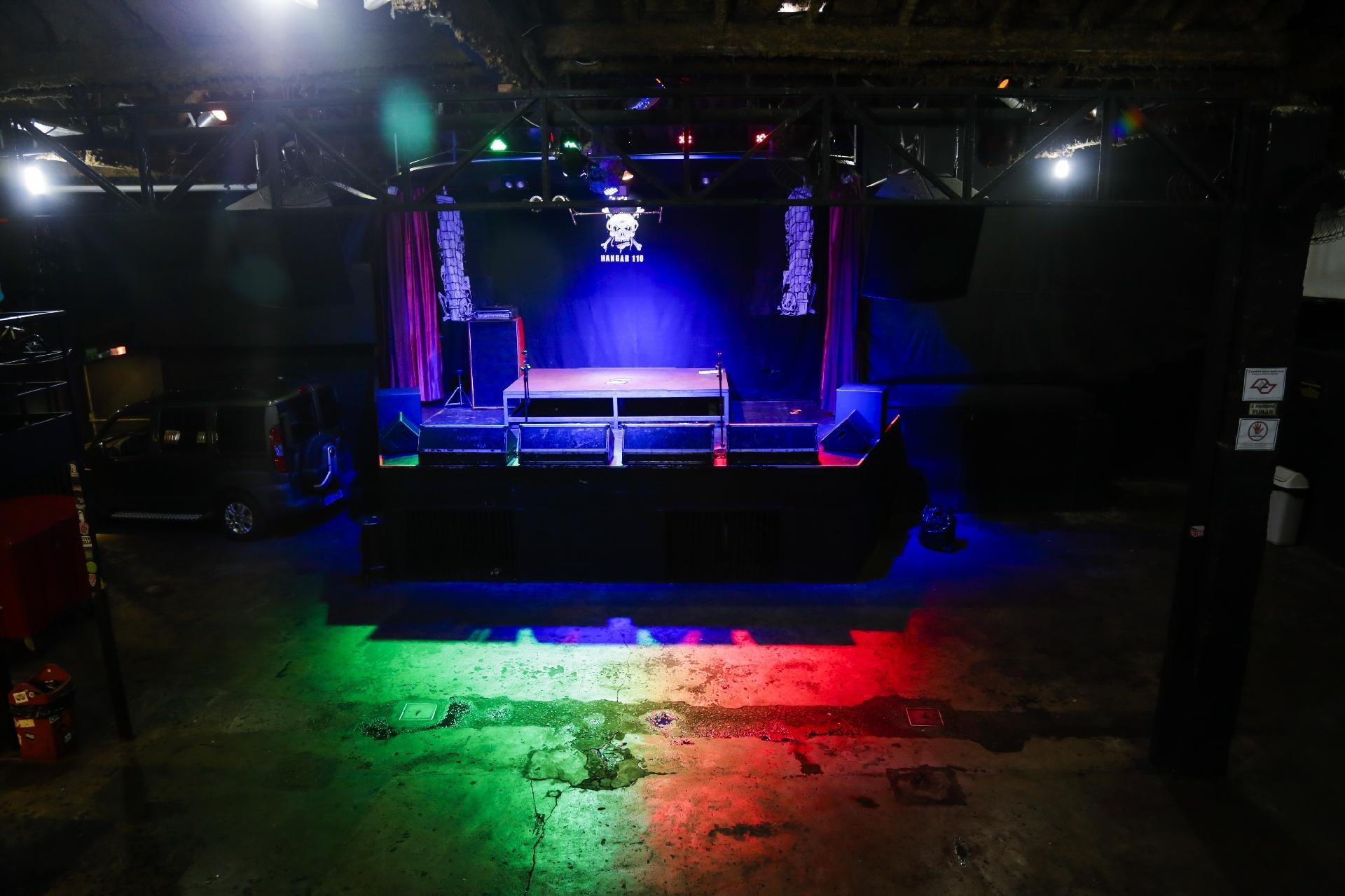 Após 19 anos, a casa de shows Hangar 110 vai fechar. Marcos "Alemão" Baldin e Cilmara Baldin estiveram à frente do local, ponto de encontro do punk, hardcore e metal - Marcelo Justo/UOL