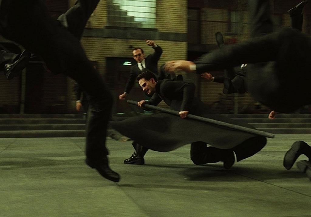 Keanu Reeves e Hugo Weaving em cena de "The Matrix Reloaded" (2003) - Divulgação