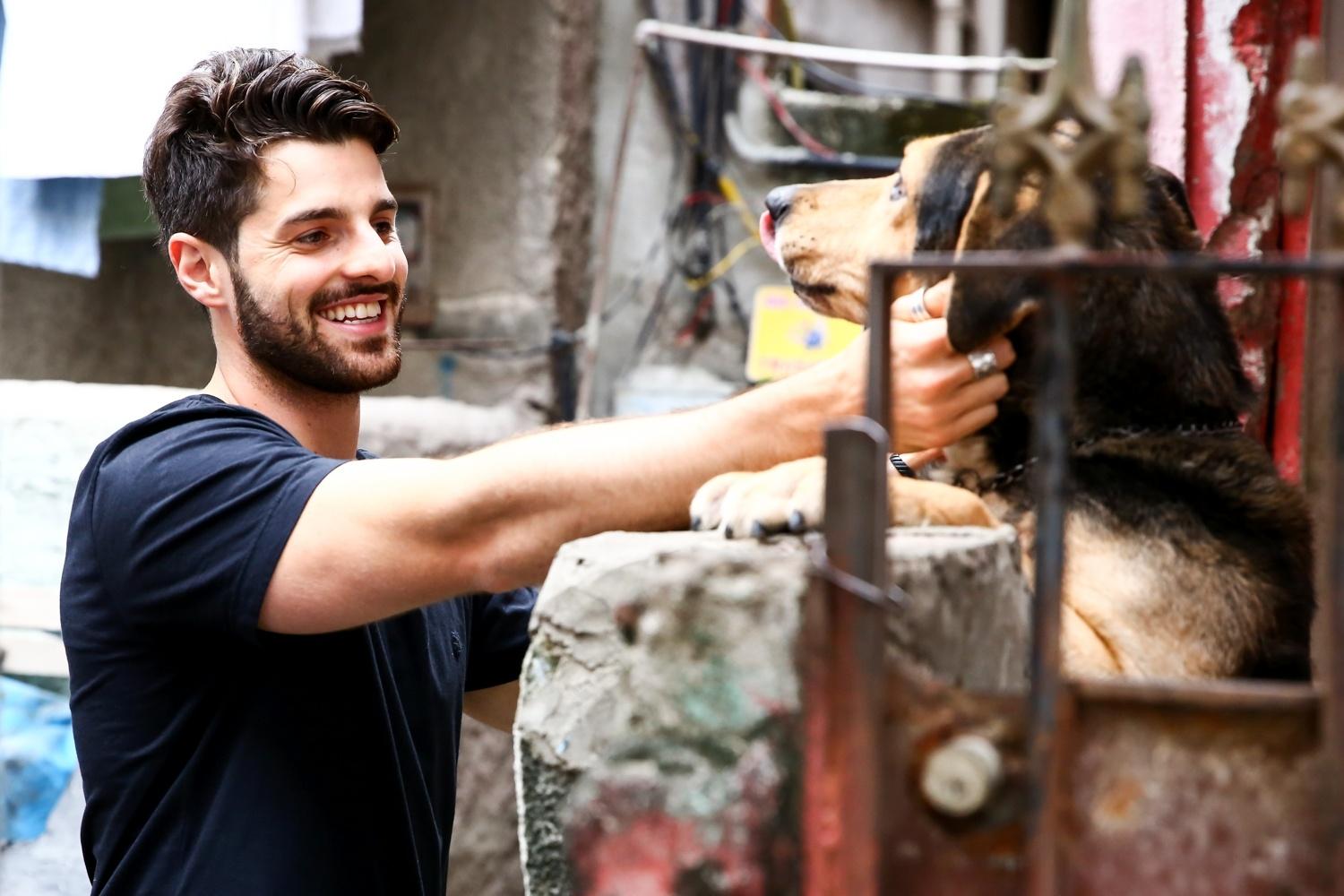 O DJ Alok gravou neste final de semana o clipe da música "Favela" com a cantora norueguesa Ina Wroldse, na comunidade de Tavares Bastos, no Rio de Janeiro - Roberto Filho/Brazil News