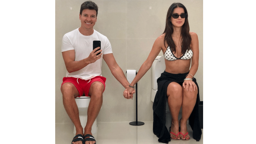 Rodrigo Faro e Vera Viel em foto inusitada em banheiro - Reprodução/Instagram