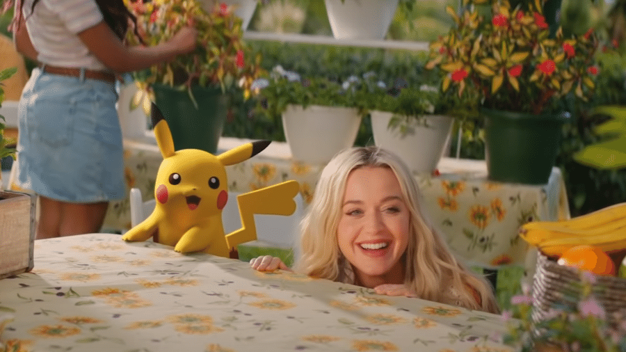 Katy Perry e seu Pikachu no clipe de "Electric" - Reprodução/YouTube