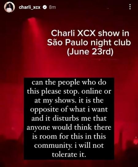 Charli XCX publicou print de vídeo viral com crítica aos fãs que gritaram 'a Taylor morreu' em último show