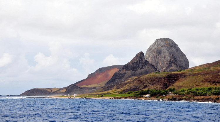 Vista da base científica mantida pela Marinha na Ilha da Trindade