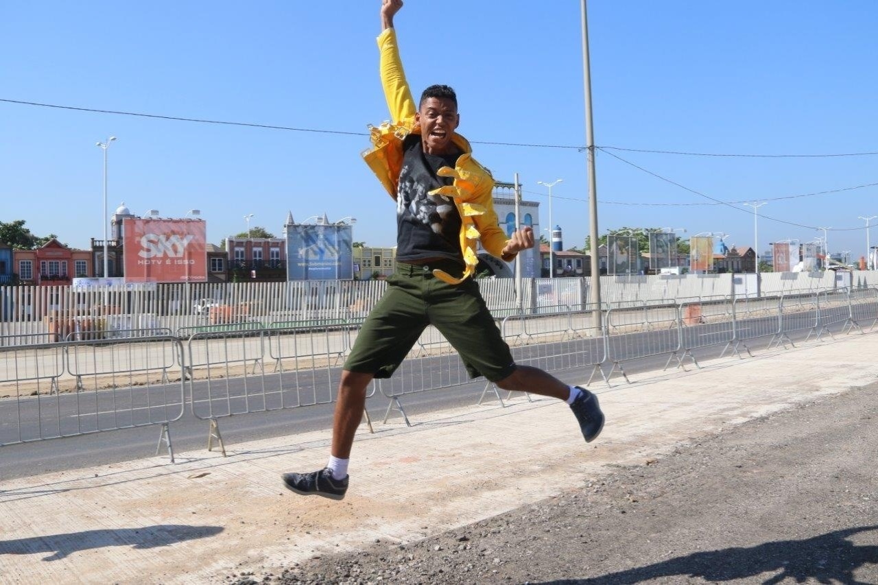 18.set.2015 - Fãs de Queen aguardam abertura dos portões no primeiro dia na Cidade do Rock - Zulmair Rocha/UOL