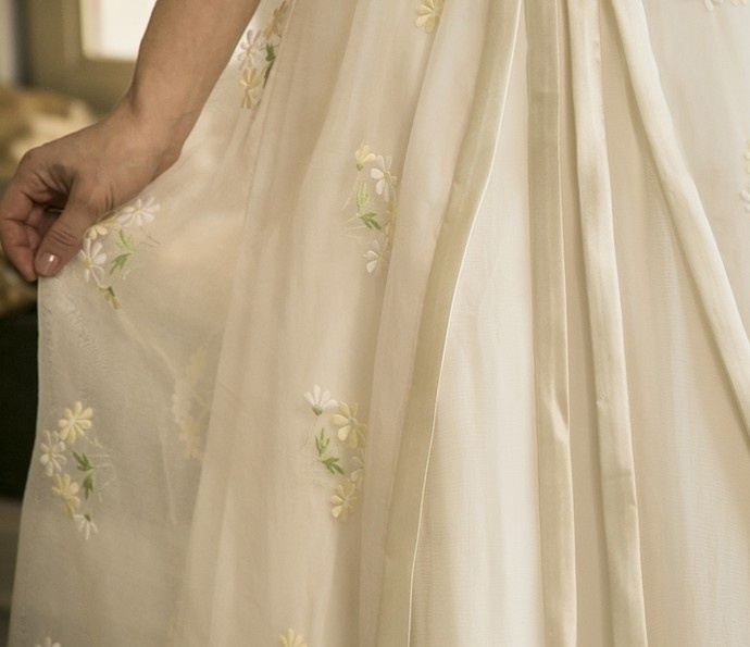 Maria (Bianca Bin) escolhe um vestido de noiva romântico para subir ao altar Celso (Rainer Cadete) - Reprodução/Gshow/Raphael Dias