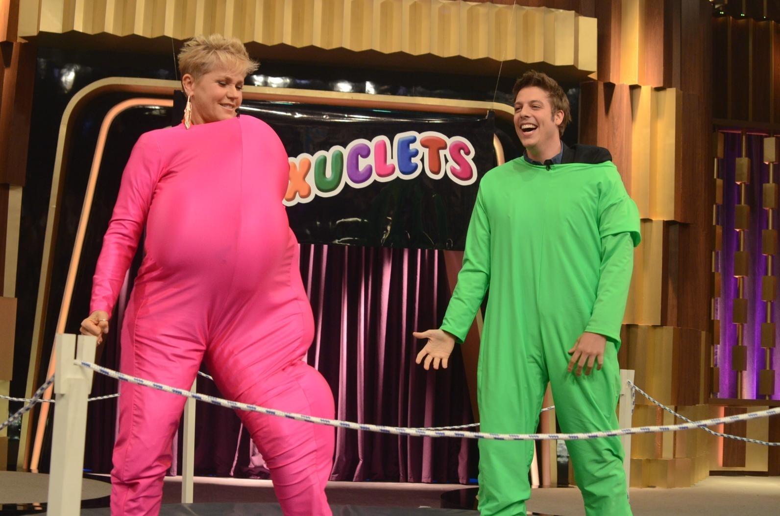 Xuxa se diverte ao lado de Fabio Porchat no talk show do apresentador - Antonio Chahestian/Record TV