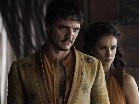 Pedro Pascal como o Oberyn de "Game of Thrones" e o agente Javier Peña de "Narcos" - Divulgação e Montagem UOL