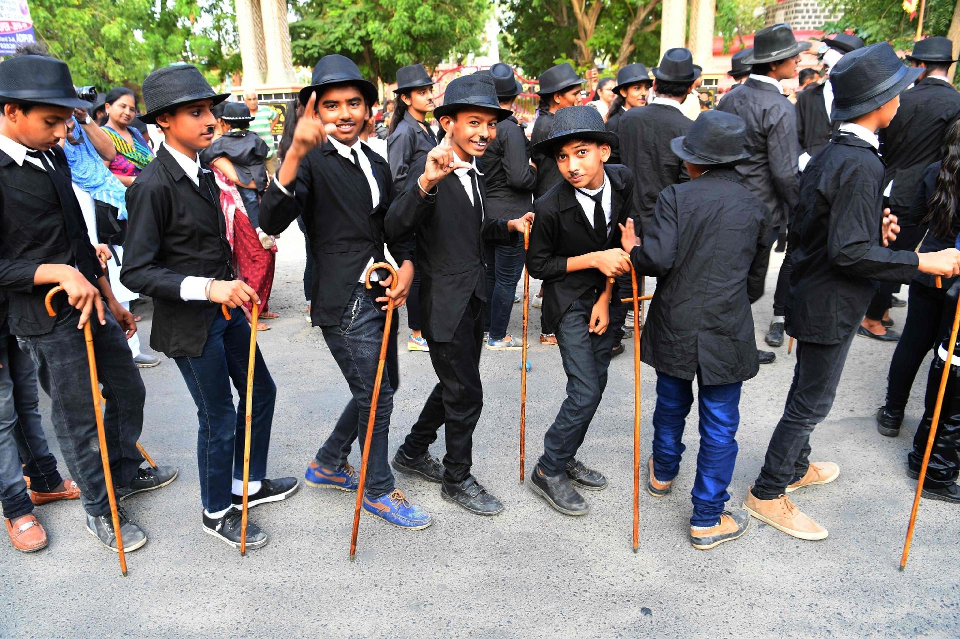 Charlie Chaplin - Aniversário na cidade de Adipur - Indranil Mukherjee/AFP