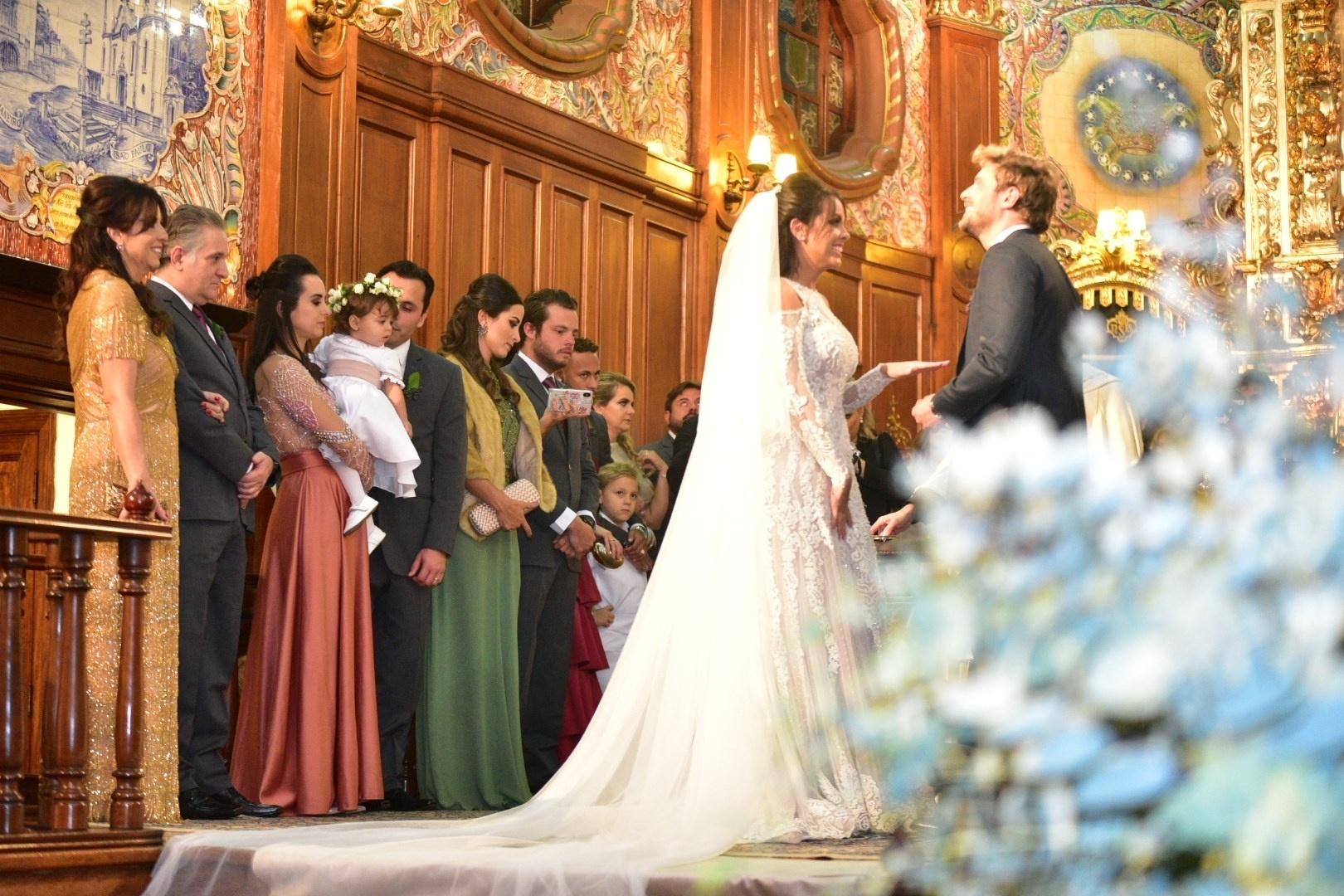 Davi Lucca ficou no altar com o pai, Neymar, um dos padrinhos do casamento de Samara Costa e Márcio Spinelli em São Paulo - Leo Franco/Ag.News