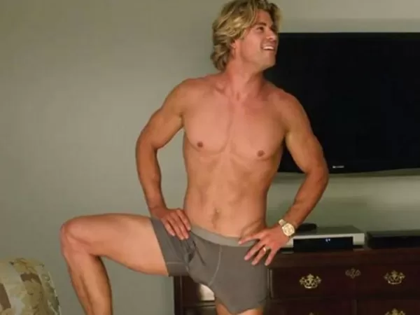 Esposa de Chris Hemsworth zoa nudez do ator em Thor 4