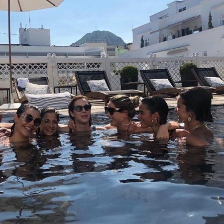 Festa na piscina preta do Copacabana Palace reúne Marquezine e mais famosas - Reprodução/Instagram