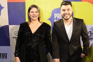 Grávida de seis meses, Marília Mendonça surge com o namorado, o também cantor Murilo Huff - Divulgação