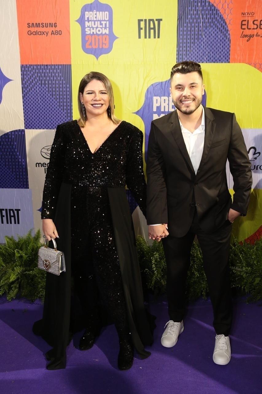 Grávida de seis meses, Marília Mendonça surge com o namorado, o também cantor Murilo Huff - Divulgação