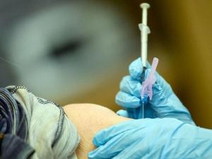 vacina, vacinação, pessoa se vacinando, BBC - Joris Verwijst/Getty Images - Joris Verwijst/Getty Images
