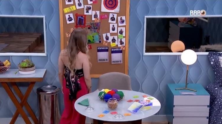 Carla Diaz classificou Projota como "suspeito" e Gilberto como "falso" após ouvir conversas no quarto secreto do "BBB21" - Reprodução/ Globoplay - Reprodução/ Globoplay