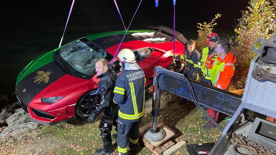Lamborghini cai em lago na Áustria - Reprodução