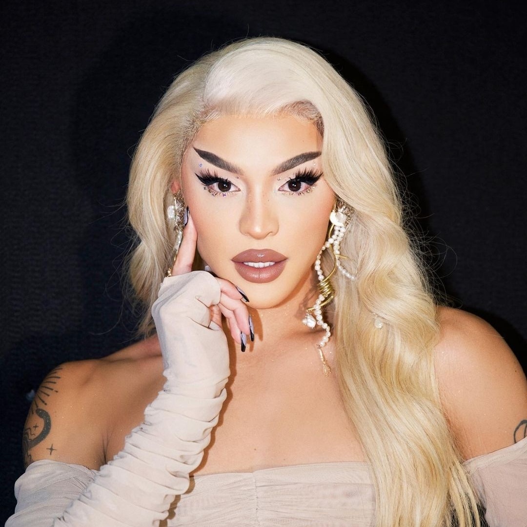 Pabllo Vittar diz ser pan, expõe sexo com casais e convite de famosos