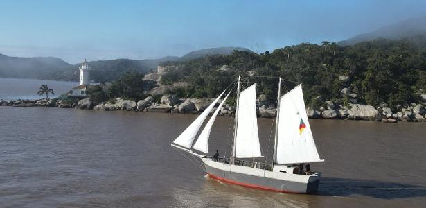 r-plica-de-barco-hist-rico-chega-para-recriar-invas-o-de-cidade-de-sc