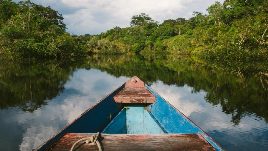 Canoa na Floresta Amazônica
