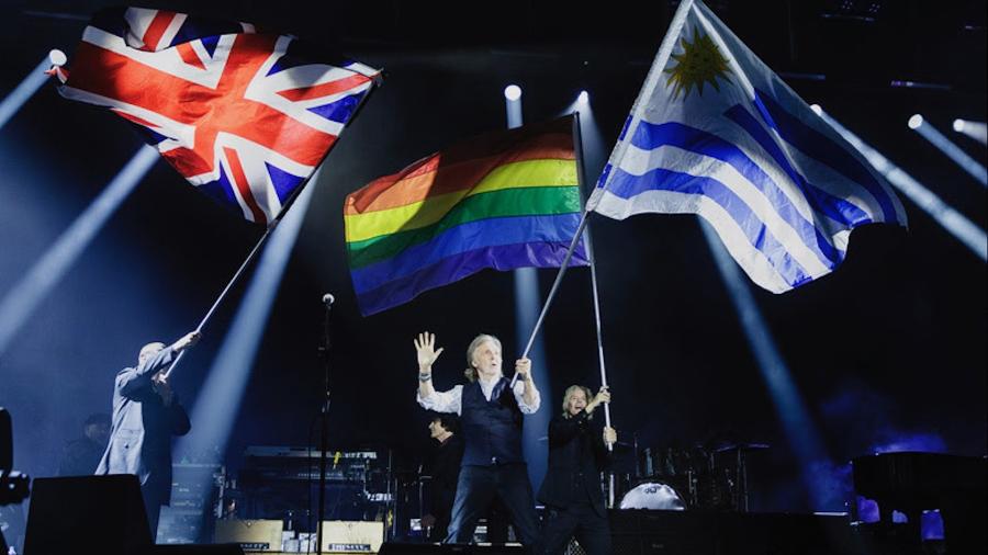 Paul McCartney durante show no Uruguai na noite de terça (1)