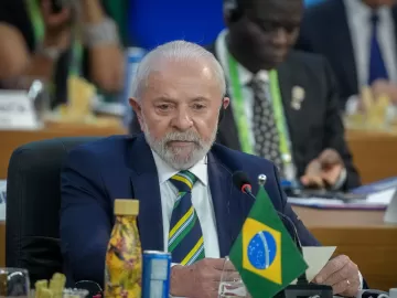 Grife carioca que assina garrafinha do G20 tem história de racismo e plágio