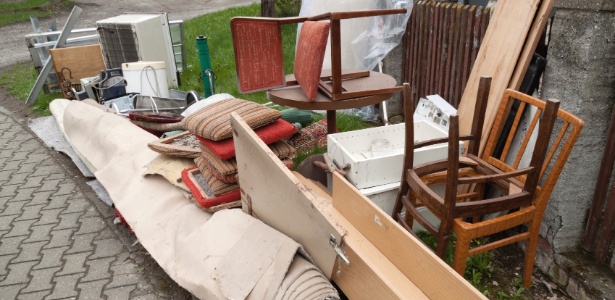 Descartados em lixos e caçambas, móveis e objetos usados podem ser reaproveitados - Getty Images