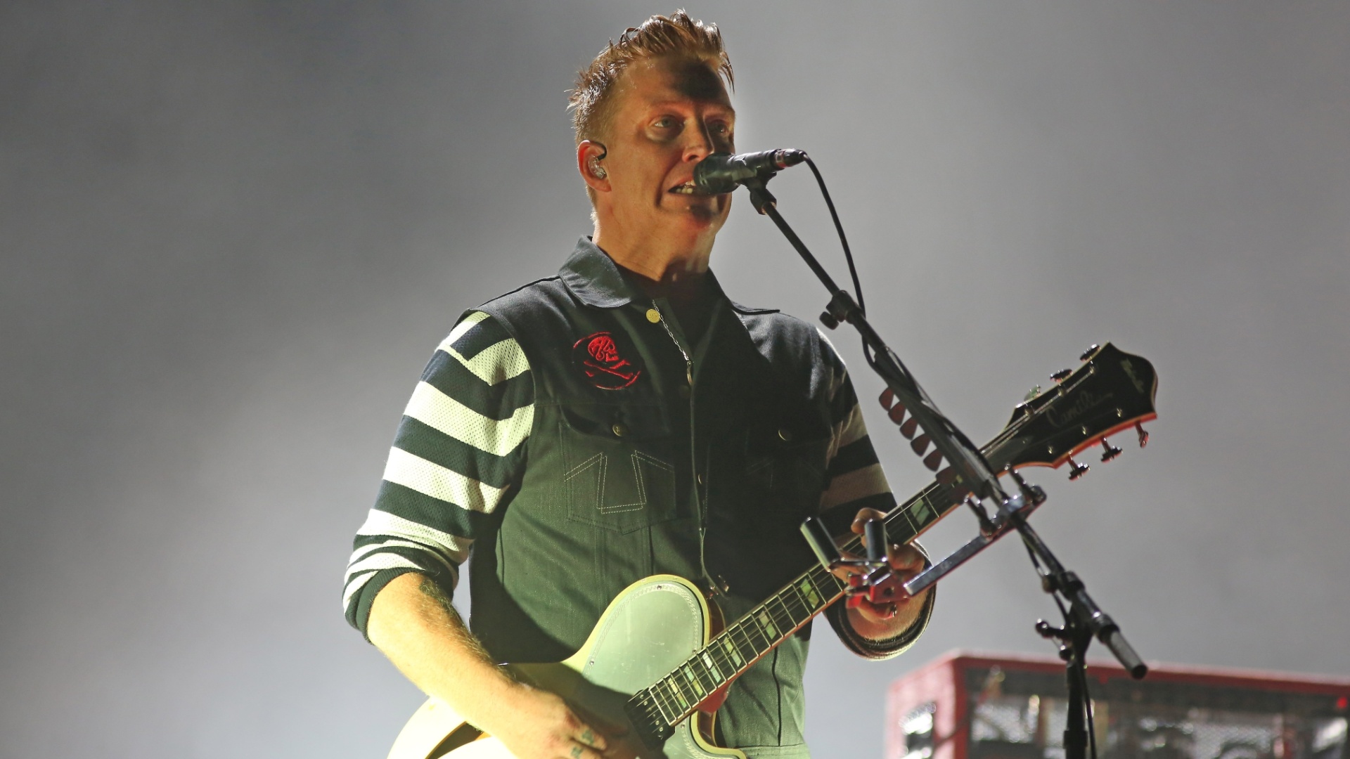 24.set.2015 - Queens of the Stone Age se apresenta no palco Mundo no quarto dia do Rock in Rio 2015 - Fernando Maia/UOL