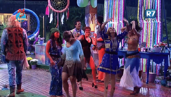 02.out.2015 - Peões se divertem na segunda festa de "A Fazenda 8" - Reprodução/Record