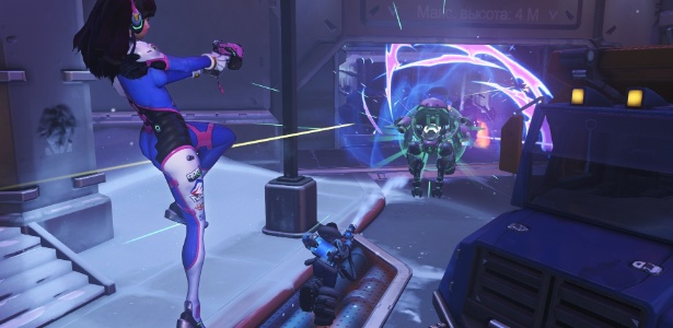 Jogadores se enfrentam em arenas de "Overwatch": com game de tiro, Blizzard quer competir também nesse segmento dos eSports - Divulgação