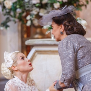 Sandra (Flavia Alessandra) fica furiosa com o filho de Anastácia (Eliane Giardini) - Divulgação/TV Globo/Artur Meninea - Divulgação/TV Globo/Artur Meninea