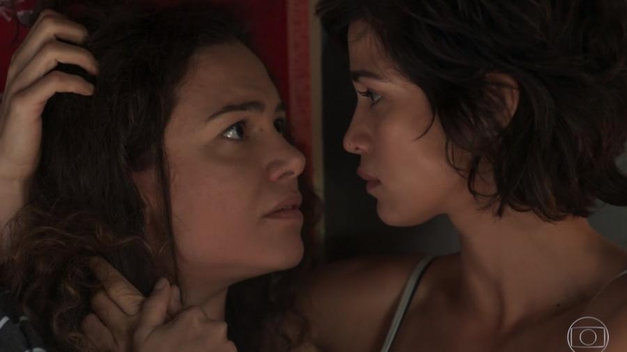 Selma (Carol Fazu) e Maura (Nanda Costa) ficam no quase, mas nunca se beijam em "Segundo Sol" - Reprodução/Globo
