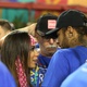 Neymar e Anitta em camarote da Marquês de Sapucaí durante desfile de Portela - Júlio César Guimarães/UOL