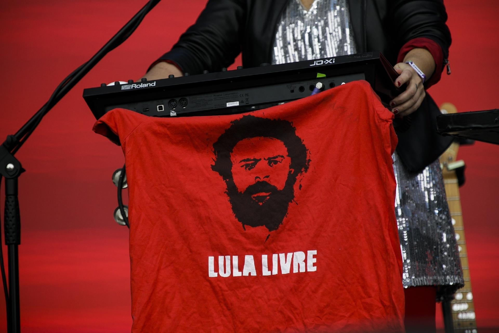 Letrux se apresenta no Lollapalooza 2019 - Mariana Pekin/UOL