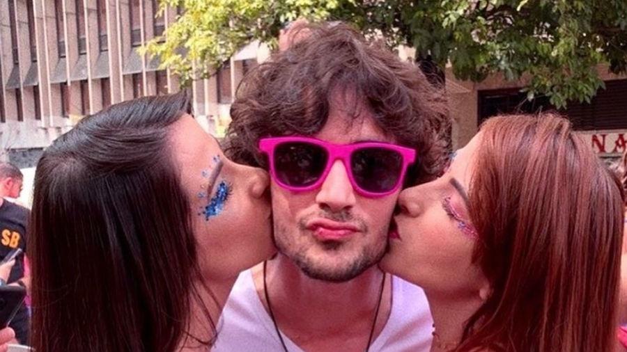 Fiuk ganha beijo de duas garotas em bloco de Carnaval - Reprodução/Instagram