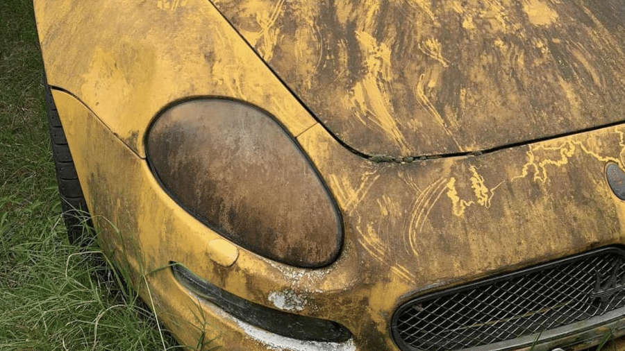 Maserati Spyder foi parar em pátio da prefeitura de Guarujá (SP) em abril de 2016, após operação de busca e apreensão da polícia - Reprodução/@exclusivosnobrasil/Instagram