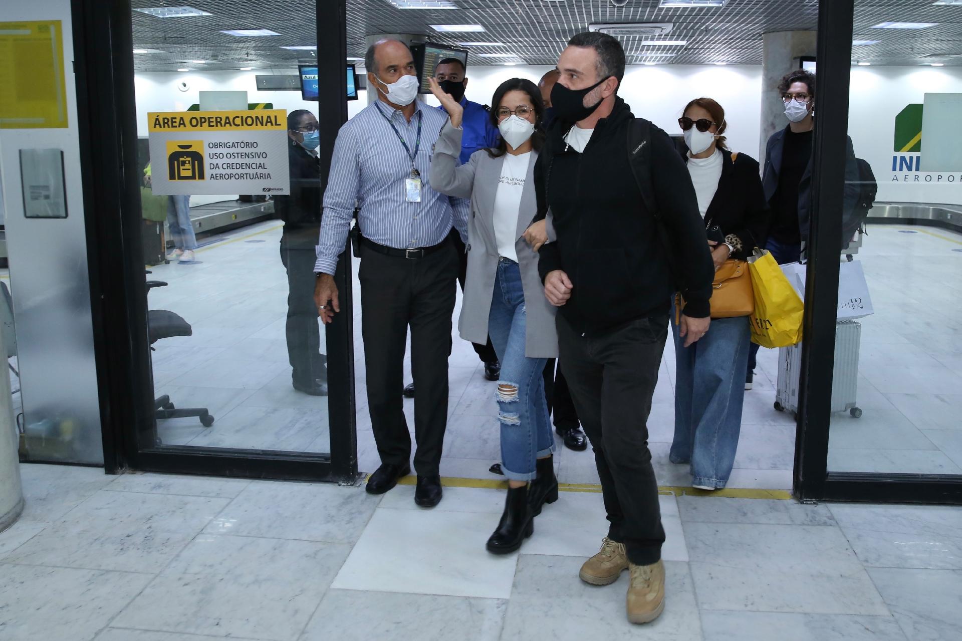 Juliette, campeã do "BBB 21", no aeroporto Santos Dumont, no Rio de Janeiro - ROBERTO FILHO / BRAZIL NEWS