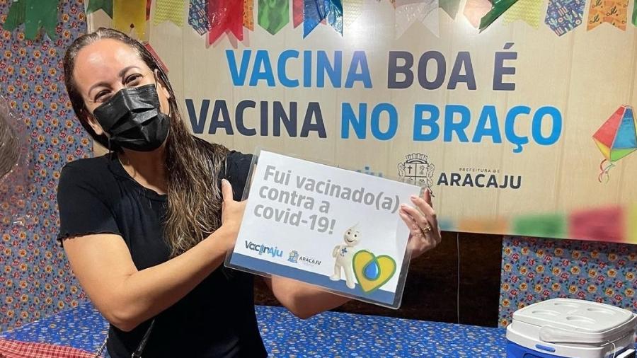 Renata Alves após receber a vacina contra covid-19 - Reprodução/Instagram