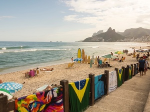 Praia de Ipanema, no Rio de Janeiro: O nível de confiança e apoio nas relações sociais tem baixos níveis no Brasil - Stefan Lambauer/Getty Images - Stefan Lambauer/Getty Images