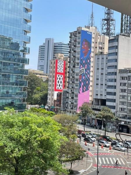 Obra de Wally Amaru, na empena de um prédio na rua da Consolação, traz grafismos tradicionais usados em pinturas corporais dos povos do Xingu, no Mato Grosso. Obra de Wally Amaru, na empena de um prédio na rua da Consolação, traz grafismos tradicionais usados em pinturas corporais dos povos do Xingu, no Mato Grosso.