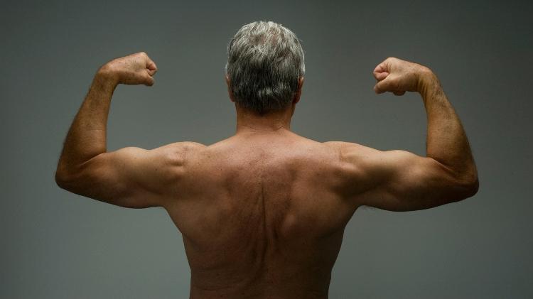 Homem musculoso, idoso, velho, mais velho, músculos - iStock - iStock