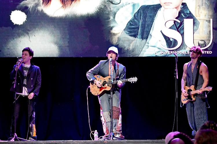 Keaton Stromberg, Wesley Stromberg e Drew Chadwick, do Emblem3