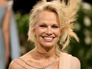 Pamela Anderson recorda depressão após a fama: 'Por algumas décadas'