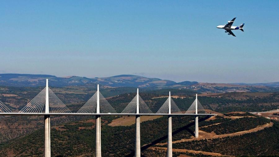 Viaduto de Millau, na França - AKSARAN/Gamma-Rapho via Getty Images