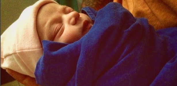 No Instagram, Lucas mostra a primeira foto da filha recém-nascida - Reprodução/Instagram/lucasfresno - Reprodução/Instagram/lucasfresno