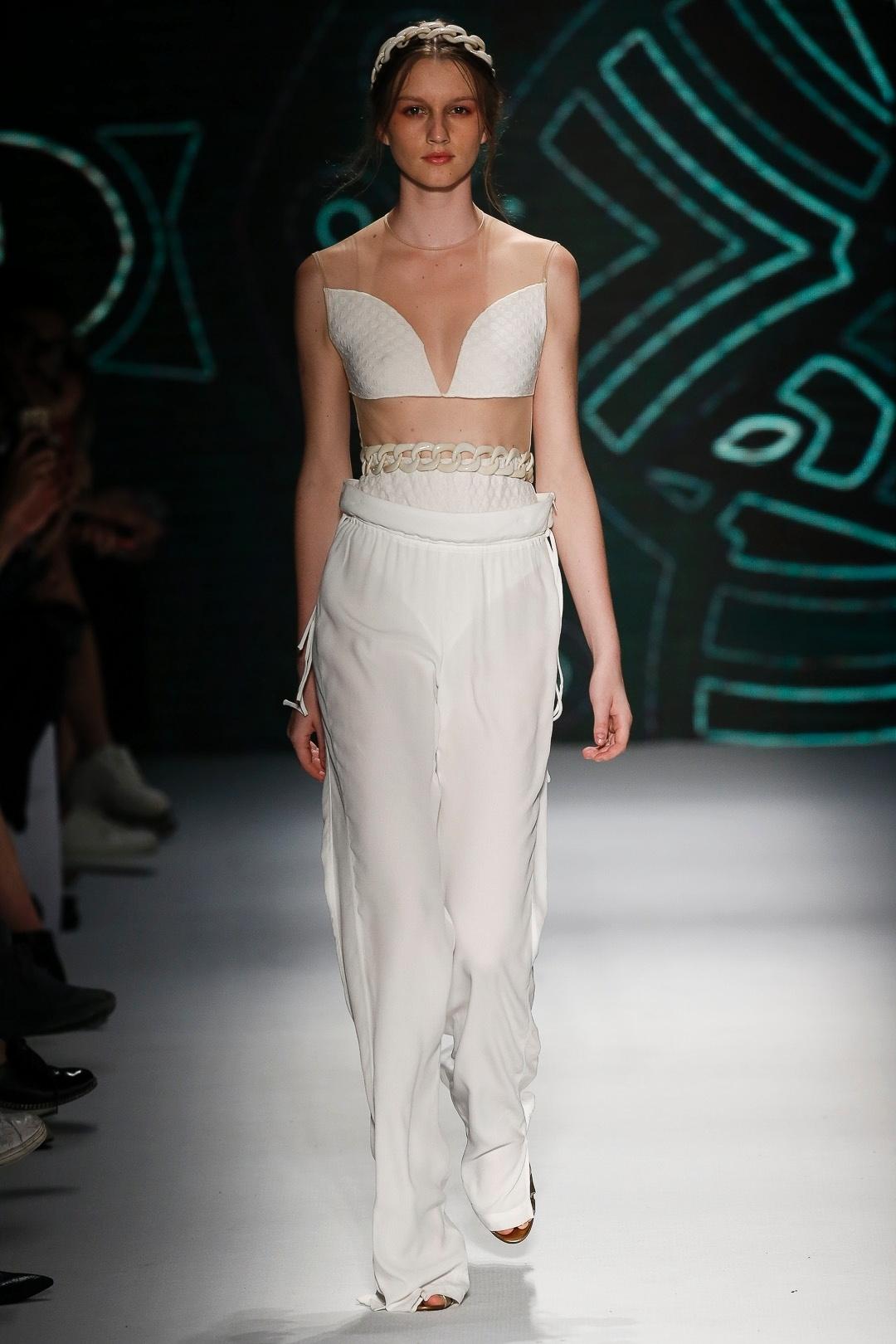Lilly Sarti desfila coleção na SPFW N42 - Alexandre Schneider/UOL