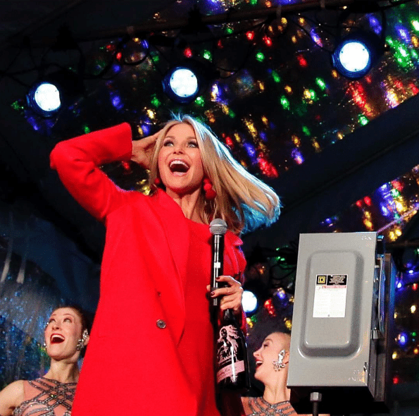 Christie Brinkley nasceu em 1954. Bom, fazendo as contas... lá se vão 62 anos! Mas, como podemos ver na foto, o tempo só fez bem para a ex-modelo. - Reprodução/Instagram/christiebrinkley