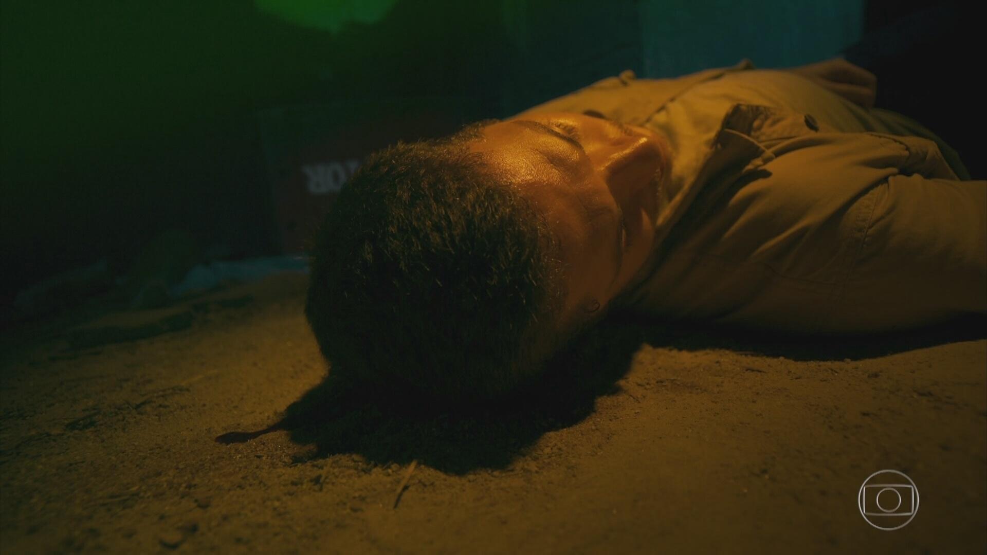 Alex é baleado por um capanga de Salvatore e morre no último capítulo de "Rock Story" - Reprodução/TV Globo