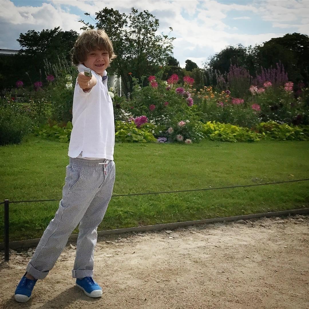 Ah, vamos brincar nos Jardins das Tulherias em Paris... - Reprodução/InstagramVittoriogioficial