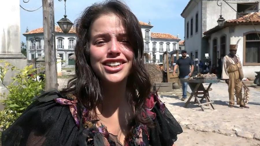 Agatha Moreira disse que está quase em depressão de tanto que sua personagem sofre em "Novo Mundo" - Reprodução/TV Globo