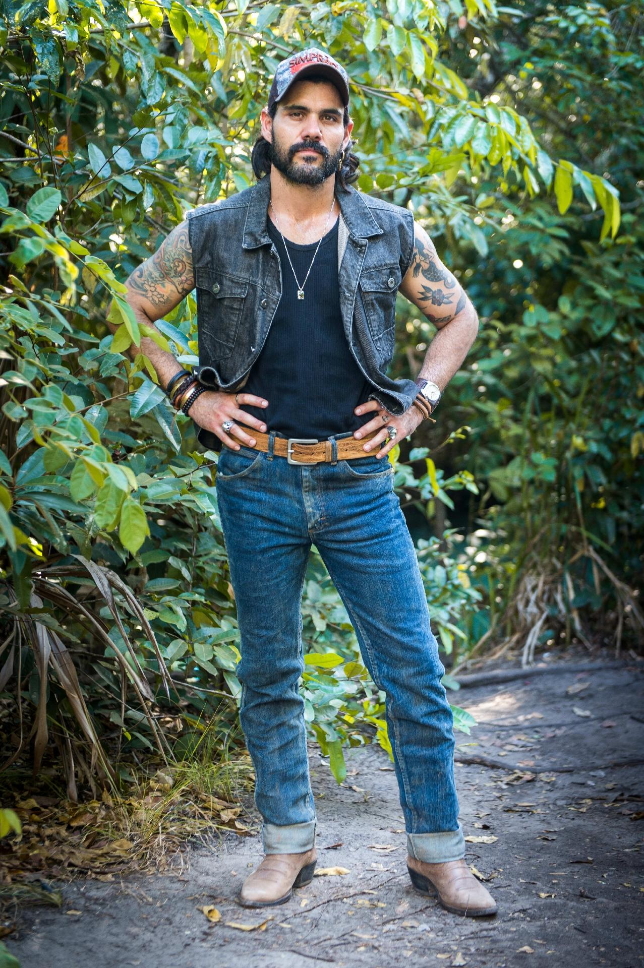 Juliano Cazarré será o garimpeiro ambicioso Mariano, que viverá romance com a maior vilã da novela, a poderosa Sophia, personagem de Marieta Severo - Divulgação/TV Globo